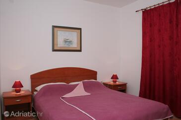 Apartments with parking space Hvar - 4593