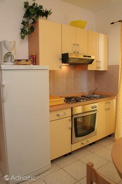 Apartments with parking space Hvar - 4593