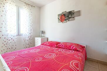 Apartments by the sea Cove Pokrivenik, Hvar - 4604