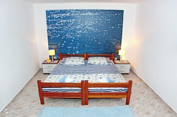 Apartments with parking space Hvar - 4607