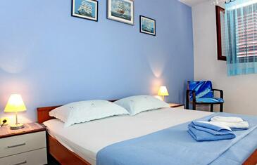 Apartments with parking space Hvar - 4607