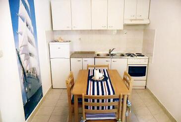 Apartments with parking space Hvar - 4607