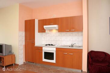 Ferienwohnungen mit Pool für Familien Jelsa, Hvar - 4608