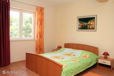 Ferienwohnungen mit Pool für Familien Jelsa, Hvar - 4608