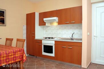 Ferienwohnungen mit Pool für Familien Jelsa, Hvar - 4608