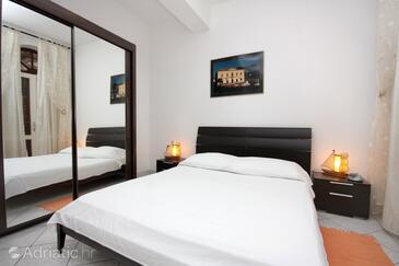 Ferienwohnungen mit Pool für Familien Jelsa, Hvar - 4608