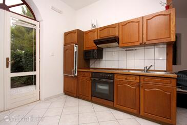 Ferienwohnungen mit Pool für Familien Jelsa, Hvar - 4608