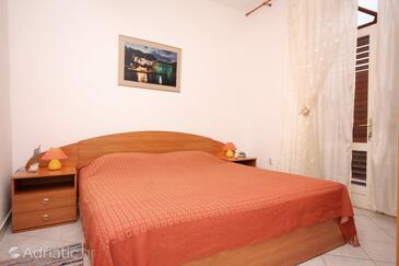 Ferienwohnungen mit Pool für Familien Jelsa, Hvar - 4608