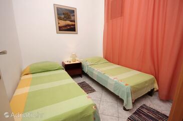 Ferienwohnungen mit Pool für Familien Jelsa, Hvar - 4608