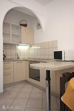 Ferienwohnungen mit Pool für Familien Jelsa, Hvar - 4608