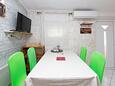 Grebaštica, Dining room in the apartment, air condition available, (pet friendly) and WiFi.