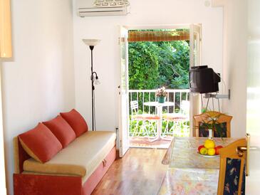 Apartments and rooms with parking space Hvar - 4613