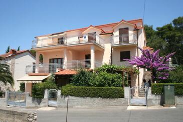 Overnatting Vrboska, Hvar, Overnatting 4634 - Leiligheter med en steinete strand.