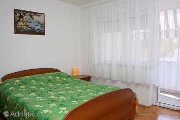 Apartments by the sea Omiš - 4641