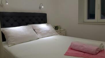 Apartments with WiFi Omiš - 4642