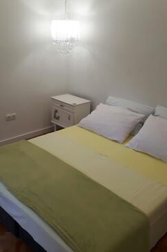 Apartments with WiFi Omiš - 4642