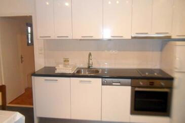 Apartments with WiFi Omiš - 4642