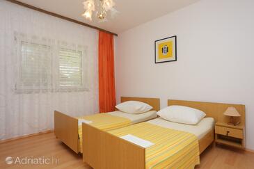 Ferienwohnungen mit Parkplatz Nemira, Omis - 4652