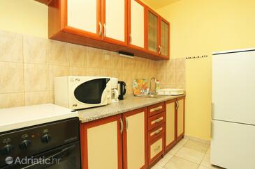 Appartementen met parkeerplaats Nemira, Omis - 4652