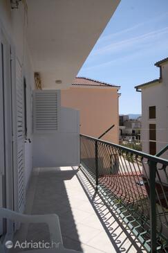 Apartments with parking space Nemira, Omiš - 4652