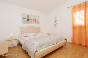 Apartmaji s parkingom Nemira, Omiš - 4652