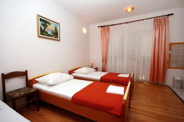 Apartmani s parkingom Nemira, Omiš - 4652