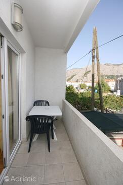 Apartments with WiFi Omiš - 4654