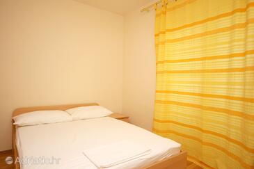 Apartments with WiFi Omiš - 4654