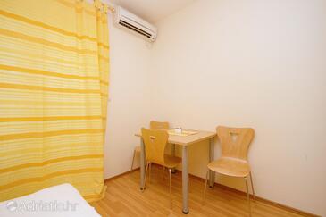 Apartments with WiFi Omiš - 4654