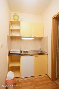 Apartments with WiFi Omiš - 4654