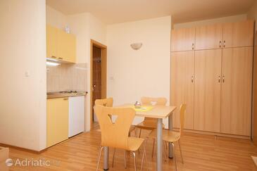 Apartments with WiFi Omiš - 4654