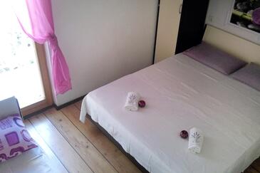 Ferienwohnungen mit Parkplatz Bol, Brac - 4658