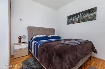 Apartments with parking space Duće, Omiš - 4663