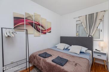 Apartments with parking space Duće, Omiš - 4663