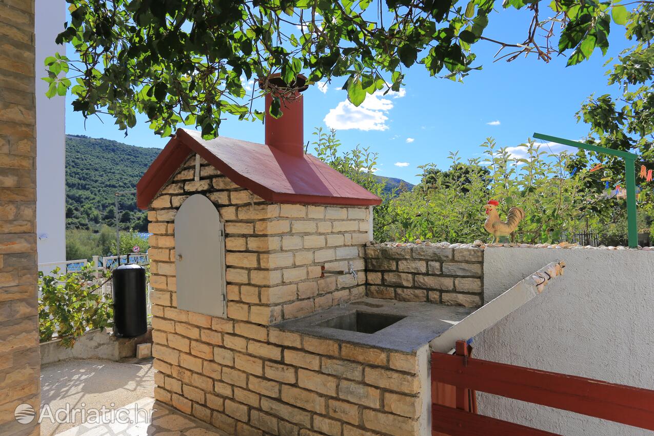 Courtyard - Apartments by the sea Grebaštica, Šibenik