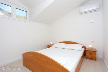 Apartments by the sea Duće, Omiš - 4795