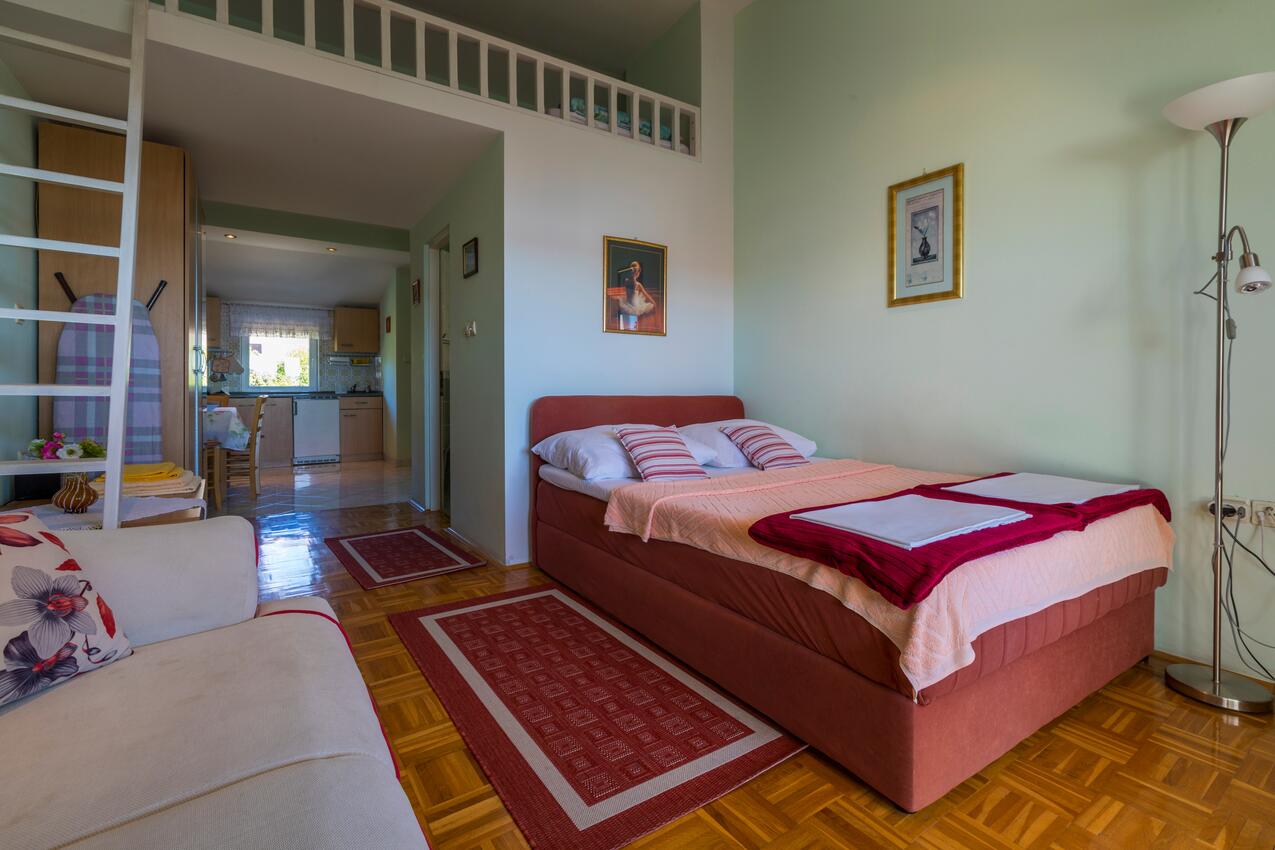 AS-4802-a - Privatni smještaj - Apartmani uz more Selce, Crikvenica
