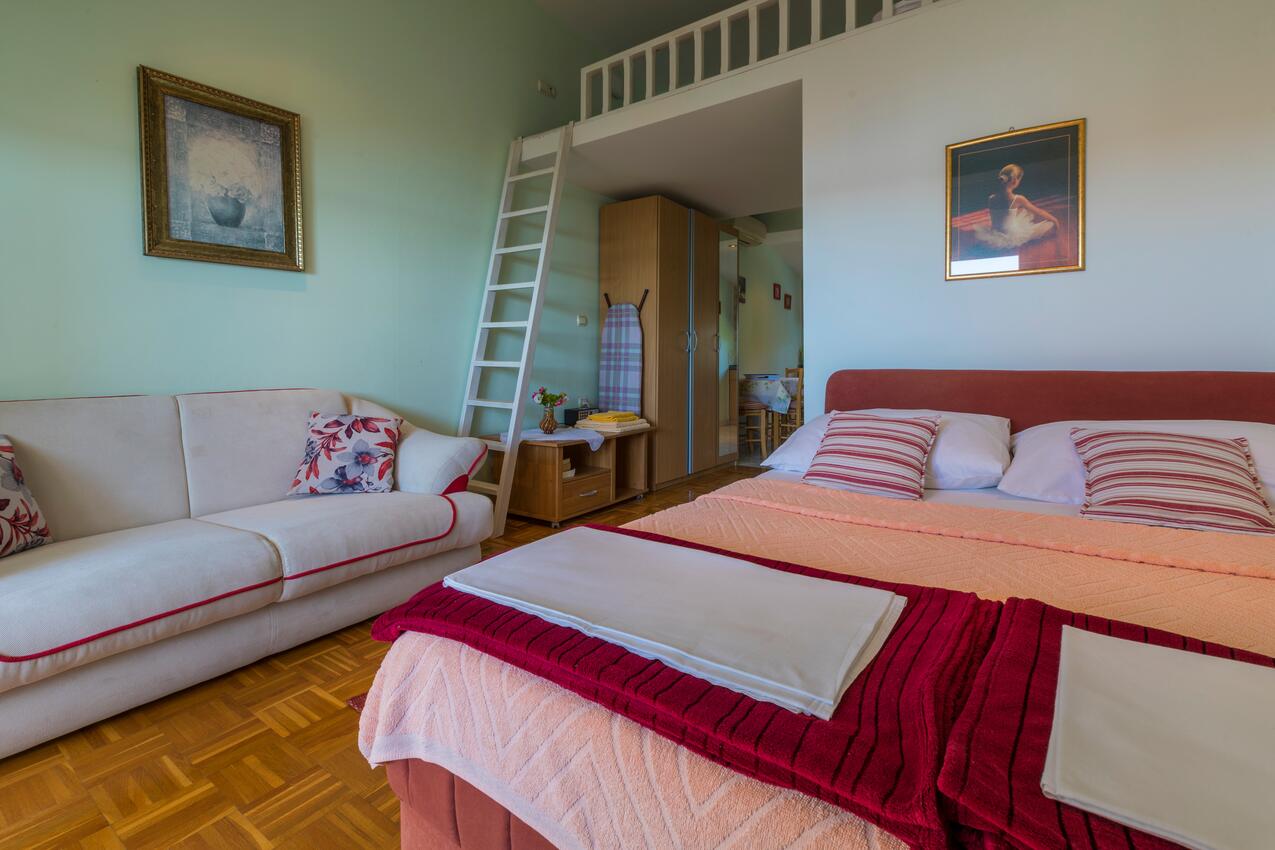 AS-4802-a - Privatni smještaj - Apartmani uz more Selce, Crikvenica