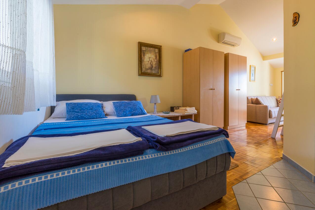 AS-4802-b - Privatni smještaj - Apartmani uz more Selce, Crikvenica