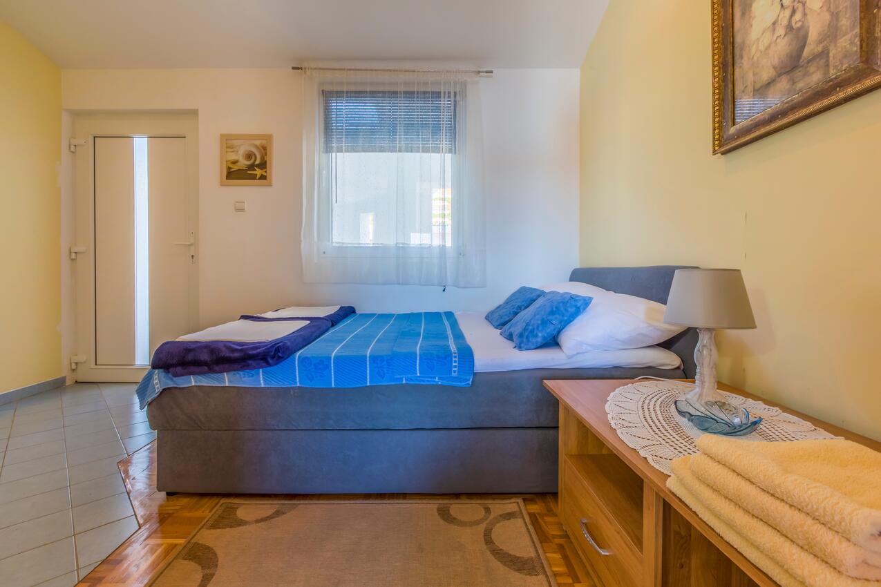 AS-4802-b - Privatni smještaj - Apartmani uz more Selce, Crikvenica
