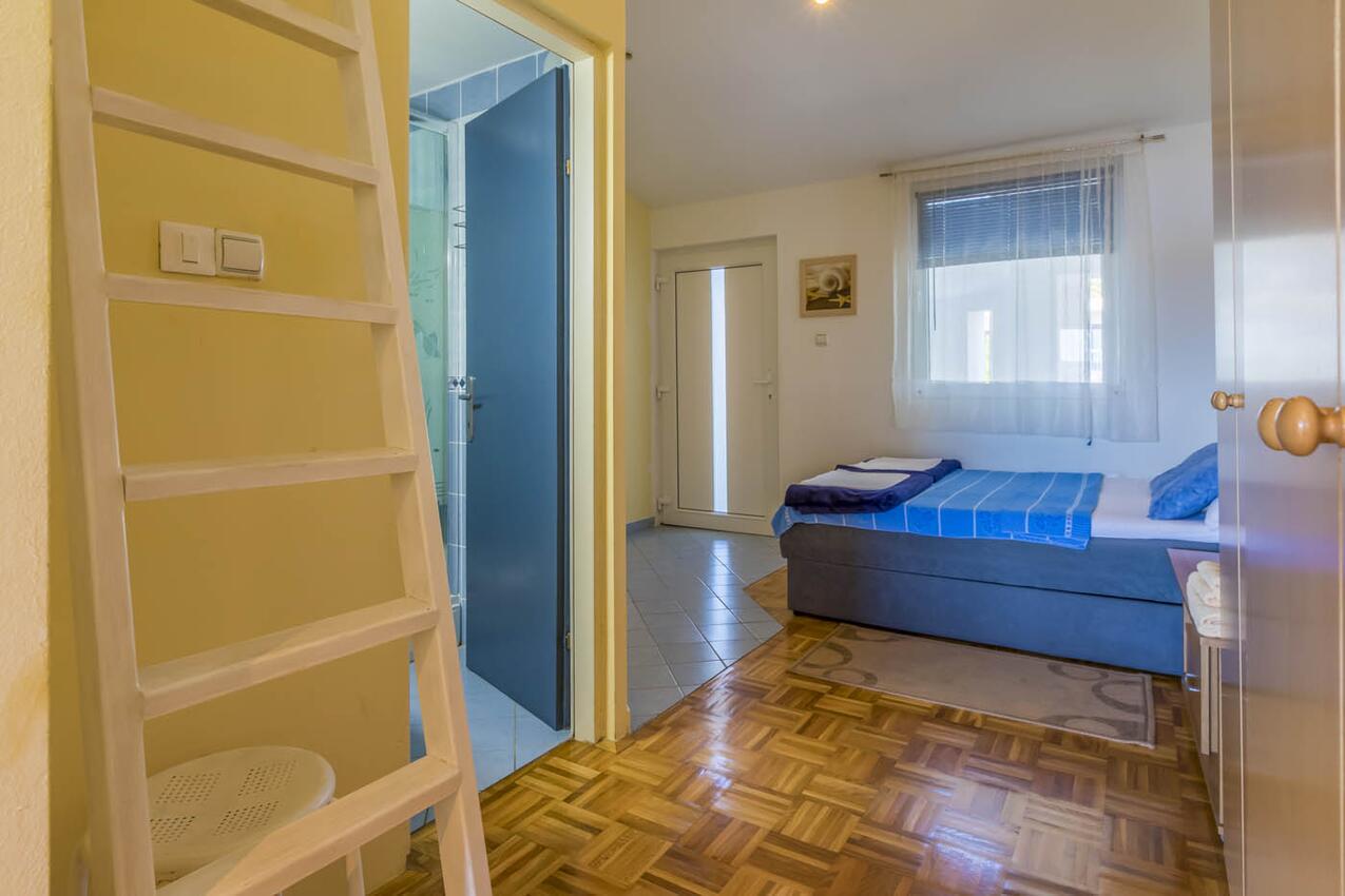 AS-4802-b - Privatni smještaj - Apartmani uz more Selce, Crikvenica