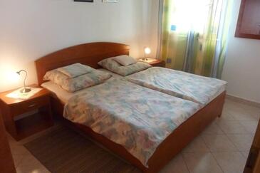 Apartments by the sea Sumartin, Brač - 4803