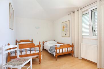 Apartments and rooms with parking space Trogir - 4814