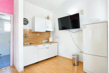 Apartments and rooms with parking space Trogir - 4814