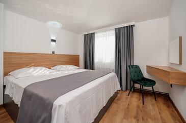 Apartments and rooms with parking space Trogir - 4814