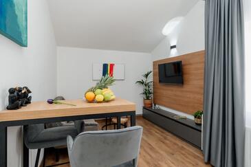Apartments and rooms with parking space Trogir - 4814