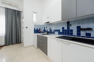 Apartments and rooms with parking space Trogir - 4814