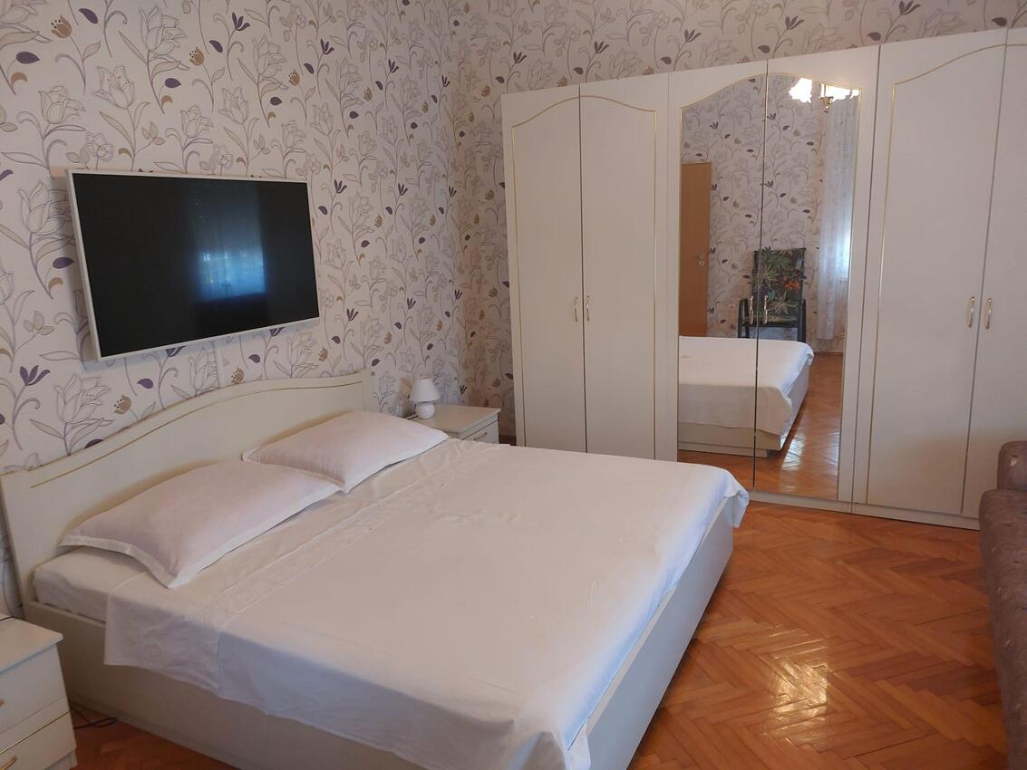 Lejligheder og værelser med parkering Trogir - 4814