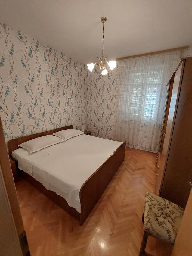 Lejligheder og værelser med parkering Trogir - 4814