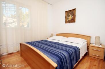 Apartments by the sea Pisak, Omiš - 4815